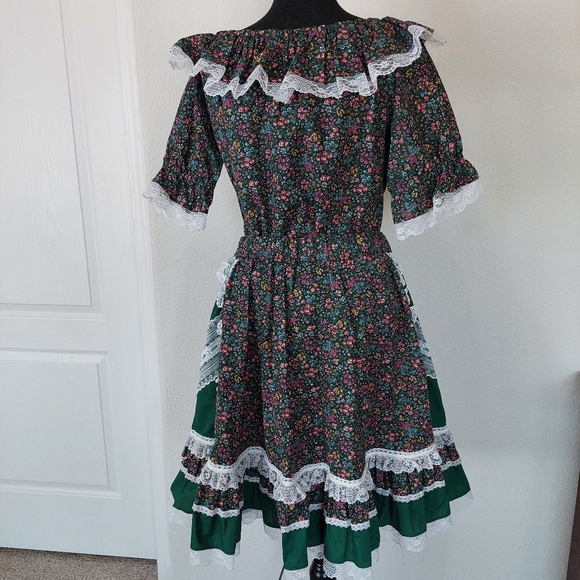 Fun & Fancy Originals Green Floral Squared Dance Skirt Set Size Meduim - Picture 2 of 12